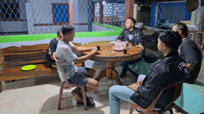 
					Korban dugaan penipuan investasi ternak babi bersama Satreskim Polresta Tangerang (Foto: Humas Polresta Tangerang)