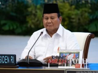 Presiden Prabowo saat pimpin rapat kabinet paripurna di istana negara. (Foto: Dok Sekretariat Presiden)