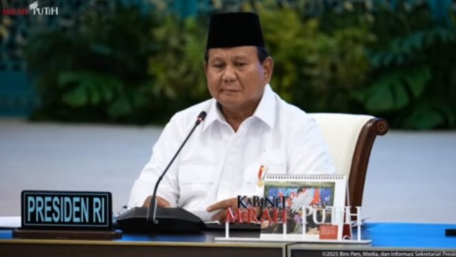 
					Presiden Prabowo saat pimpin rapat kabinet paripurna di istana negara. (Foto: Dok Sekretariat Presiden)
