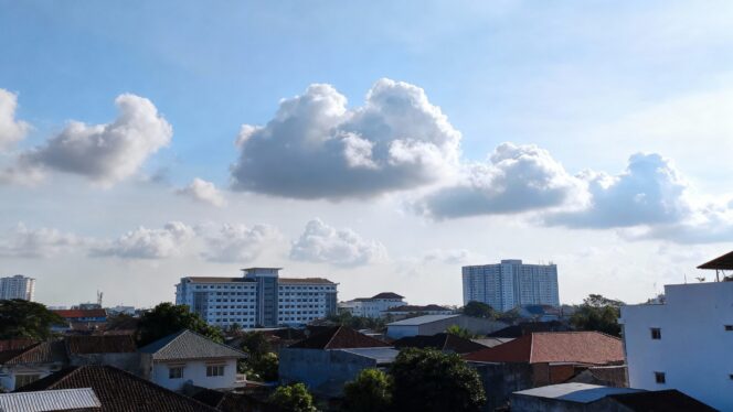 
					Ilustrasi cuaca di wilayah Kota Tangerang Cerah Berawan (Foto: Lmarena)
