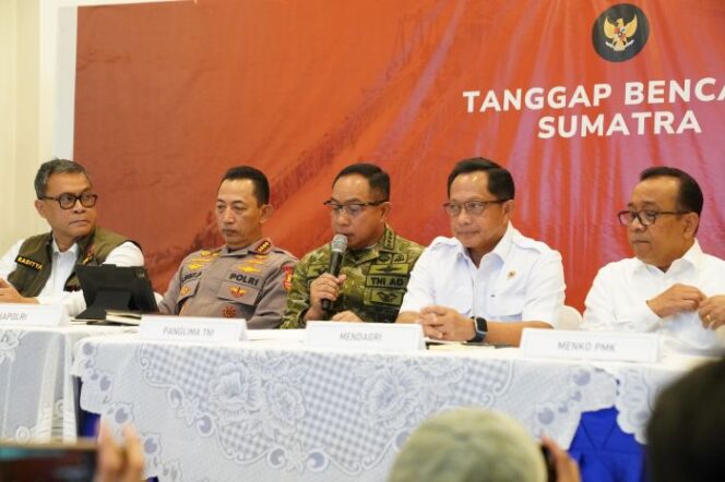 
					Panglima TNI Jenderal TNI Agus Subiyanto saat meberikan kererangan kepada awak media dalan konferensi pers .(Foto: Puspen TNI)