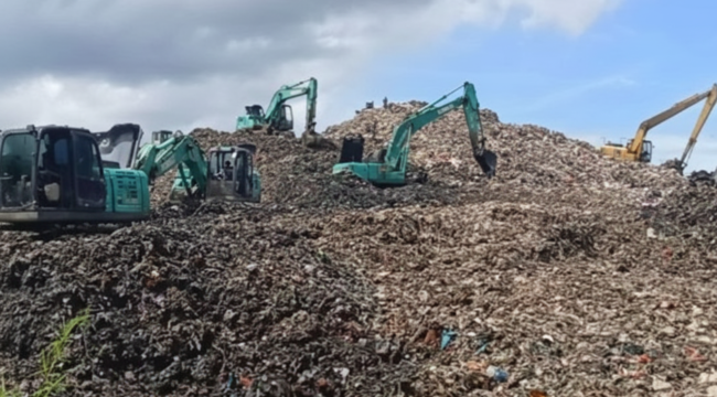 Kondisi gunung sampah di TPA Cipeucang (Foto: 1st)