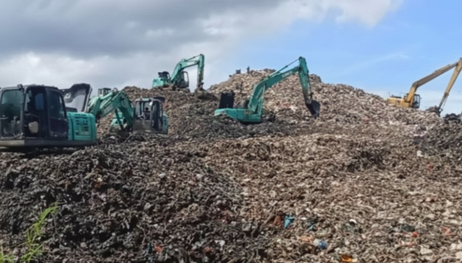 
					Kondisi gunung sampah di TPA Cipeucang (Foto: 1st)