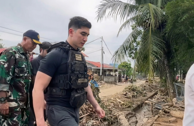 
					Anggota DPR RI dari Fraksi PAN, Verrell Bramasta, saat tinjau bencana banjir di Sumatera Barat beberapa waktu lalu. (Foto: 1st)