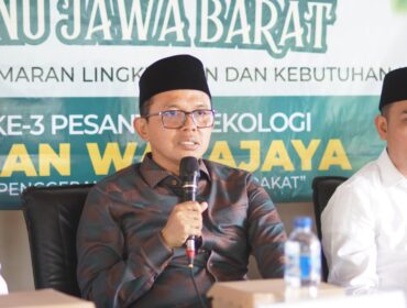 Pengasuh Pondok Pesantren Ekologi Al-Mizan Wanajaya, Majalengka KH Maman Imanulhaqa saat membuka kegitan   Bahtsul Masail Fikih Ekologi dalam rangka Harlah ke-3 Pesantren Al-Mizan Wanajaya, Minggu (7/12/2025). (Foto : Ist)