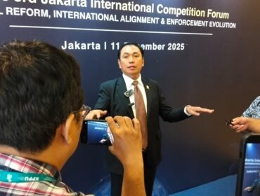 Ketua KPPU M. Fanshurullah Asa saat memberikan keterangan kepada awak media usai membuka kegiatan  The 3rd Jakarta International Competition Forum (3JICF) di Gedung Danareksa Jakarta Kamis (11/12/2025) fFoto: Sirhan/ Jejaknarasi.id)