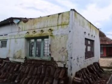 Penampakan rumah Bu Yati tanpa Atap. (Foto : Ist)