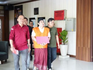 Tersangka kasus TPPU Gus yazid saat digiring petugas Kejagung dan Kejati Jateng. (Foto: Ist)