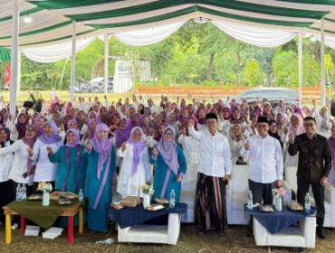 Para peserta pelatihan bertajuk “Digitalisasi Dakwah: Menguasai Platform Online untuk Syiar Islam” saat foto bersama. dengan jajaran pengurus DPP Perempuan Bangsa). (Foto : Ist)