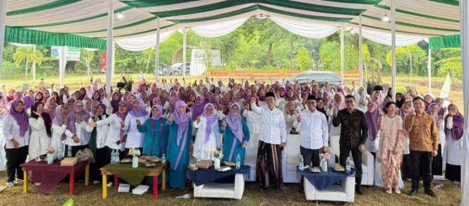 
					Para peserta pelatihan bertajuk “Digitalisasi Dakwah: Menguasai Platform Online untuk Syiar Islam” saat foto bersama. dengan jajaran pengurus DPP Perempuan Bangsa). (Foto : Ist)
