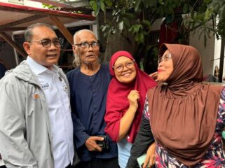 Wali Kota Jakarta Pusat Drs. Arifin M.AP. saat foto bersama artis senior Diding Boneng. (Foto : IG Arifin)