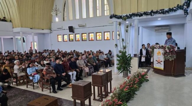 Menteri Agama Nasaruddin Umar saat bertemu dangan umat kristiani di Manado (Foto : Kemenag) 