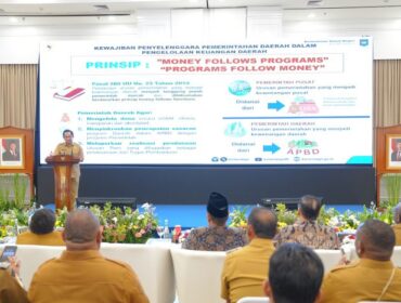 Mendagri Tito Karnavian saat memberikn sambutan dalam acara Peluncuran Rencana Aksi Percepatan Pembangunan Papua (RAPPP) Tahun 2025–2029, di Kantor Kementerian Perencanaan Pembangunan Nasional/Badan Perencanaan Pembangunan Nasional (PPN/Bappenas), Jakarta, Selasa (16/12/2025).. (Foto : Puspen Kemendagri)