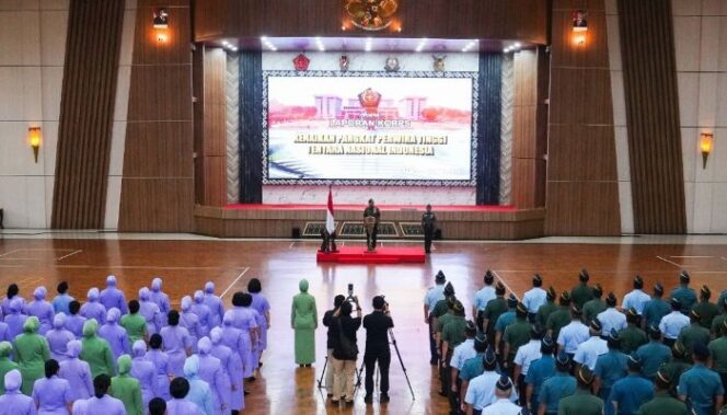 
					Wakil Panglima TNI Jenderal TNI Tandyo Budi R., mewakili Panglima TNI Jenderal TNI Agus Subiyanto,saat memimpin Laporan Korps Kenaikan Pangkat bagi 139 Perwira Tinggi (Pati) TNI di GOR A. Yani, Mabes TNI Cilangkap, Jakarta Timur, Senin (1/12/2025). (Foto : Puspen TNI)