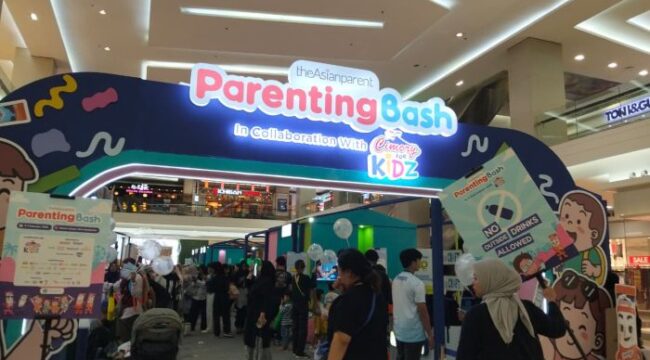 Suasana Keramaian di gelaran Parenting Bash 2025 di fashion Atrium Kota kasablanja. ( Foto : Sirhan/Jejaknarasi.id)