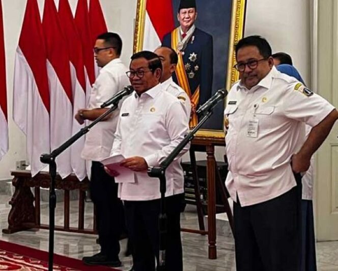 
					Gubernur DKI Jakarta Pramono Anung saat memberikan keterangan kepada awak media di Balaikota Jakarta . (Foto: Bloomberg Technoz)