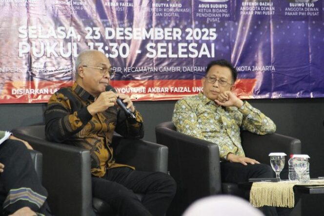 
					Ketua PWI Pusat Akhmad Munir saat memberikan meteri dalam acara  diskusi Kaleidoskop Media Massa 2025 yang digelar di Hall Dewan Pers, Jakarta, Selasa (23/12), (Foto : PWI Pusat)