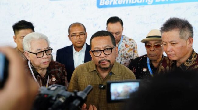 Kepala Staf Kepresidenan Muhammad Qodari saat memberi keterangan kepada awak media. (Foto : Ist)