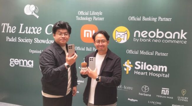  Product Marketing Lead Xiaomi Indonesia Jaksen (kiri) saat mmeperkenalkan smartphone 15T Series  ( Foto : Sirhan/ Jejkanarasi.id)