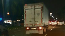 Penampakan mobil box bernomor polisi A 8132 CO yang dikendarai secara ugal-ugalan di jalan raya Gading Serpong (Foto: Istimewa)