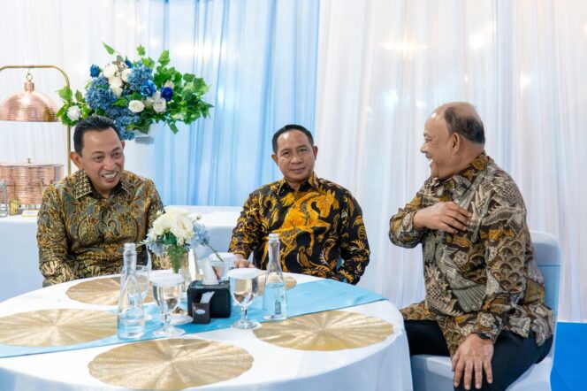 
					Panglima TNI Jenderal Agus Subiyanto (tengah) usai menghadiri perayaan Natal Nasional 2025. (Foto; Puspen TNI).