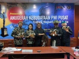 Dewan Juri Anugerah Kebudayaan PWI Pusat. (Foto 