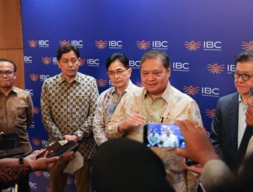 Menko Perekonomian Airlangga Hartarto saat meberikan keterangan kepada awak media. (Foto : Humas Kemenko Perekonomian)