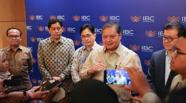 Menko Perekonomian Airlangga Hartarto saat meberikan keterangan kepada awak media. (Foto : Humas Kemenko Perekonomian)