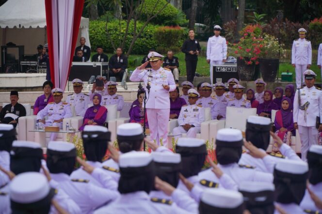 
					Kepala Bakamla RI Laksdya TNI Dr. Irvansyah, S.H saat memimpin Apel Hut Bakamla RI ke 20. (Foto : Puspen RI)