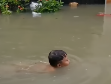 Suasana banjir di salah satu wilayah di Kabupaten Tangerang ( Foto: Dok. JEJAKNARASI.ID)