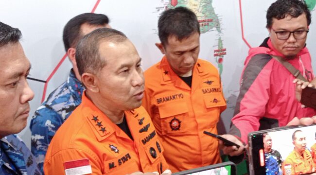Kepala Basarnas RI Marsekal Madya TNI Muh Syafii saat memberikan keterangan kepada awak media. (Foto : rri)