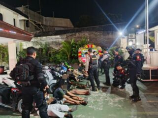 Para Batalyon B Pelopor Satuan Brimob Polda Metro Jaya saat mengamankan para pelaku balap liar di duren sawit Jakarta Timur. (Foto: Polda Metro Jaya)