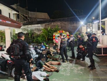 Para Batalyon B Pelopor Satuan Brimob Polda Metro Jaya saat mengamankan para pelaku balap liar di duren sawit Jakarta Timur. (Foto: Polda Metro Jaya)