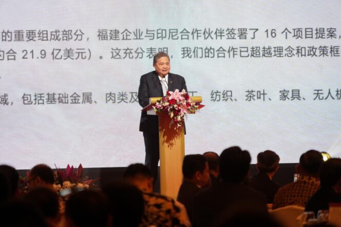 
					Menteri Koordinator Bidang Perekonomian Airlangga Hartarto saat menyampaikan keynote speech dalam acara 20th Anniversary Celebration of the China Chamber of Commerce in Indonesia,. (Foto: Humas Kemenko Perekonomian)