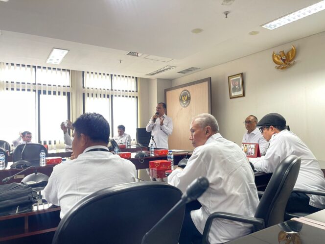 Suasana Rapat PWI Pusat bersama Kemenhan yang membahas persiapam Retret Wartawan di AKMIL: Magelang. (Foto : PWI Pusat)