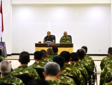 Kepala Badan Pengembangan Sumber Daya Manusia (BPSDM) Pertahanan Kemhan RI, Mayor Jenderal TNI Ketut Gede Wetan Pastia. bersama Ketua PWI Pusat Akhmad Munir saat membuka Retret PWI 2026. (Foto : Humas PWI Pusat)