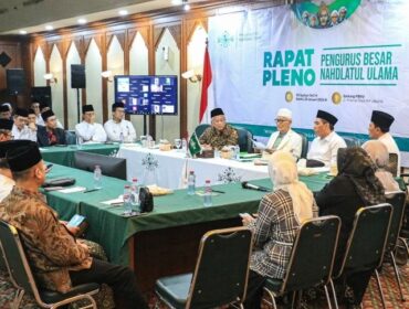 KH Miftachul Akhyar,saat memimpin Rapat Pleno di Gedung PBNU Jakarta, Kamis (29/1/2926). (Foto : PBNU) 
