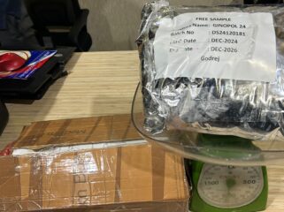 Barang bukti plastik kemasan yang diduga akan digunakan sebagai bungkus cartridge vape berisi etomidate. yang diamankan Subdit 2 Ditresnarkoba Polda Metro Jaya. (Foto: Humas Polda Metro Jaya)