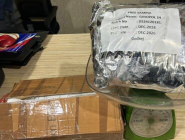 Barang bukti plastik kemasan yang diduga akan digunakan sebagai bungkus cartridge vape berisi etomidate. yang diamankan Subdit 2 Ditresnarkoba Polda Metro Jaya. (Foto: Humas Polda Metro Jaya)