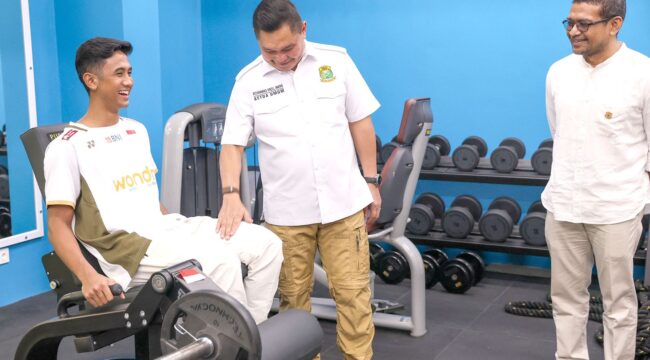 Ketua Umum PBSI Fadil Imran saat meninjau ruangan baru . (Foto: PBSI)