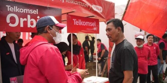 
					Posko Layanan Telkomsel  . (Foto: Waspada)