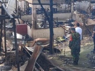 Penampak sisa bangunan Panti Jompo yang terbakar di Manado. (Foto : Publicanews)