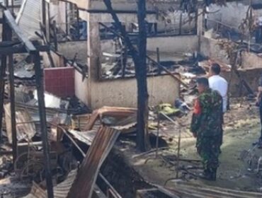 Penampak sisa bangunan Panti Jompo yang terbakar di Manado. (Foto : Publicanews)