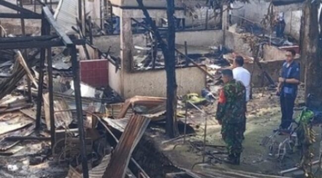 Penampak sisa bangunan Panti Jompo yang terbakar di Manado. (Foto : Publicanews)