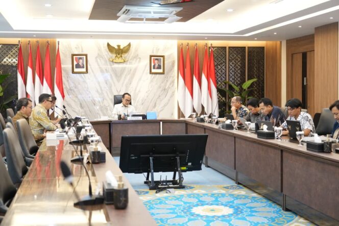 
					Sekretaris Kementerian Koordinator Bidang Perekonomian Susiwijono Moegiarso  (Tengah) . (Foto: Humas Kemenko Perekonomian )