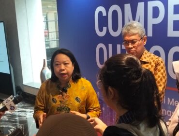 Komisioner KPPU Eugenia Mardanugraha saat memberikan keterangan kepada awak media. (Foto/ Sirhan Jejaknarasi.)