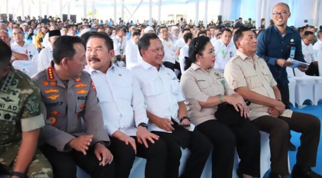 Menteri Dalam Negeri (Mendagri) Muhammad Tito Karnavian  saat menghadiri Panen Raya dan Pengumuman Swasembada Pangan. (Foto : Puspen Kemendagri )