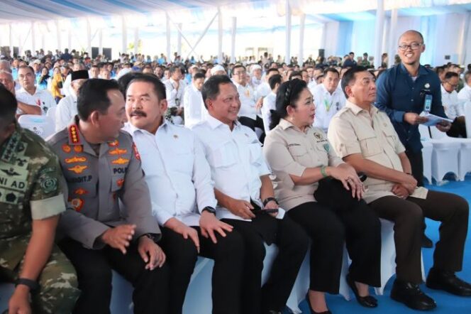 
					Menteri Dalam Negeri (Mendagri) Muhammad Tito Karnavian  saat menghadiri Panen Raya dan Pengumuman Swasembada Pangan. (Foto : Puspen Kemendagri )