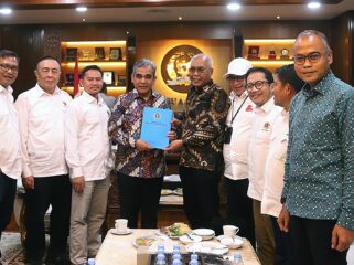 Ketua MPR RI Ahmad Muzani saat menerima Ketua PWI Pusat Akhmad Munir dan jajarannya. (Foto : PWI Pusat)