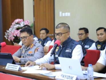 Direktur Tindak Pidana Korupsi Kortastipidkor Polri, Brigjen Pol. Totok Suharyanto, S.I.K., M.Hum saat memberikan keterangan kepada awak media dalam konferensi pers Rabu (31/12/2025)